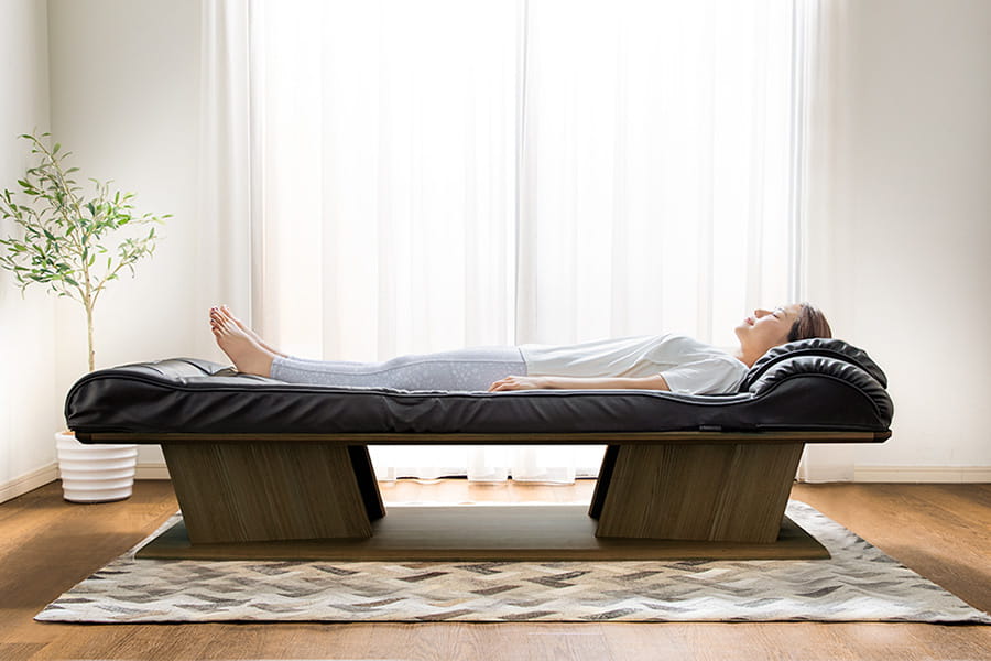 ベッド型マッサージ機”